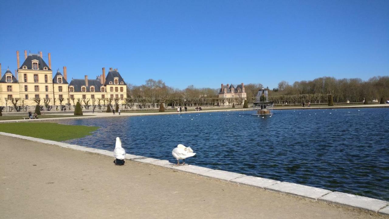 Studio Royal By Beds4Wanderlust - Place Du Marche Avec Parking Prive Fontainebleau Eksteriør bilde