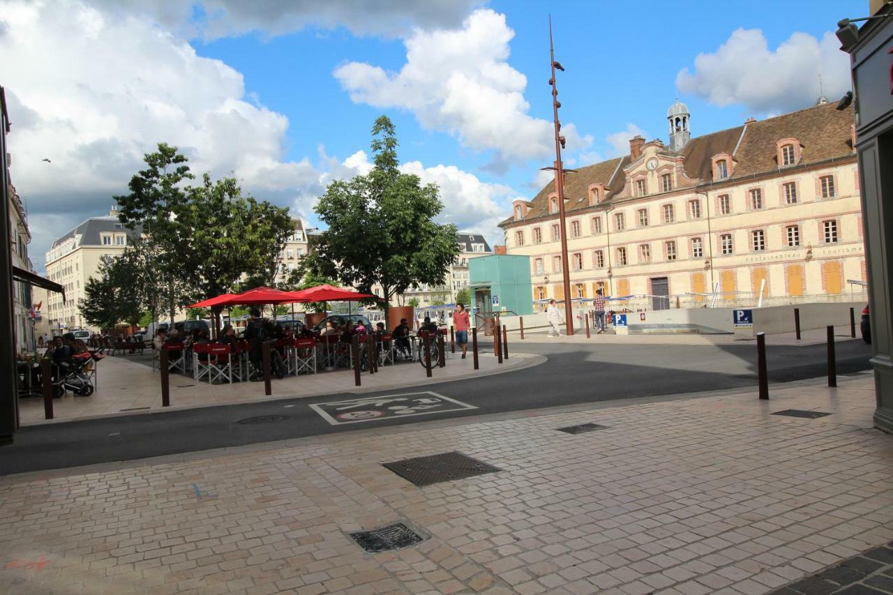 Studio Royal By Beds4Wanderlust - Place Du Marche Avec Parking Prive Fontainebleau Eksteriør bilde