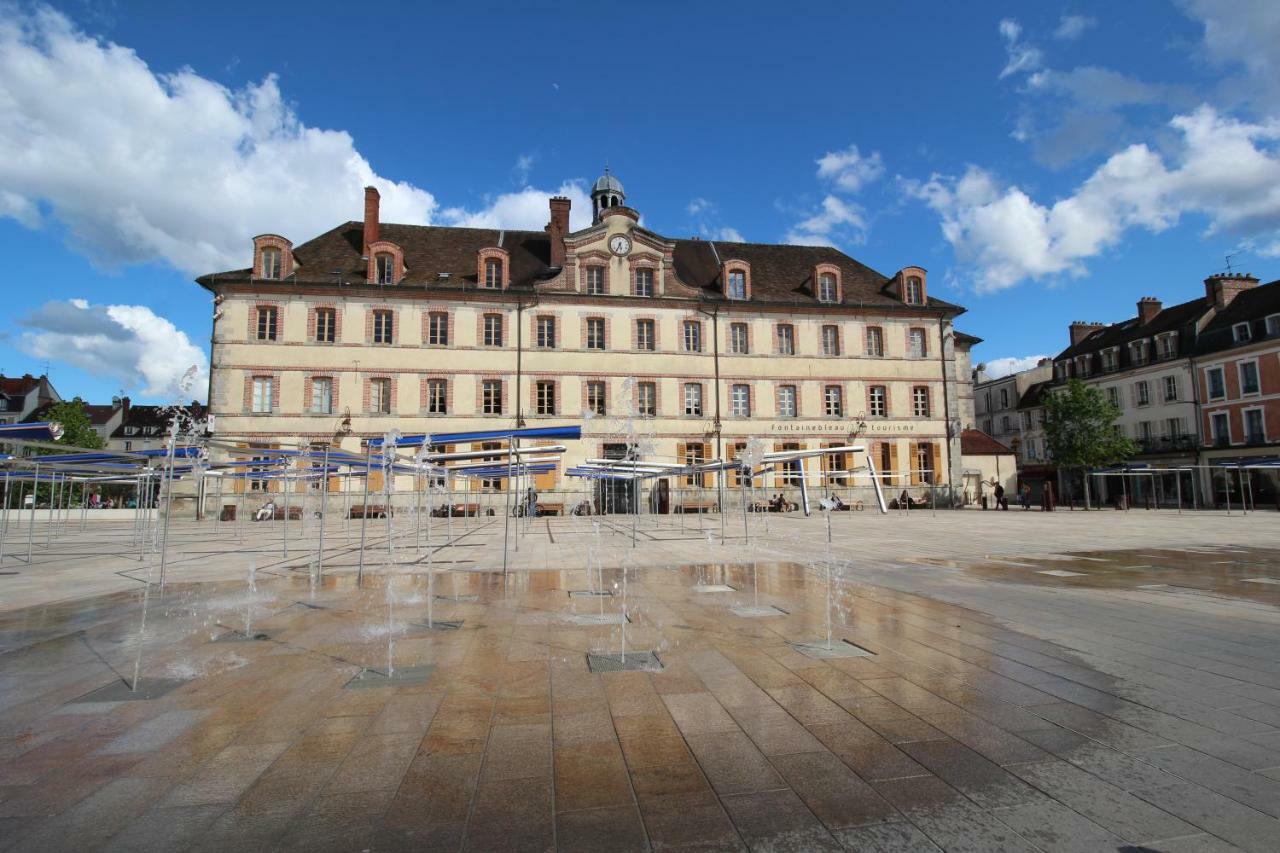 Studio Royal By Beds4Wanderlust - Place Du Marche Avec Parking Prive Fontainebleau Eksteriør bilde