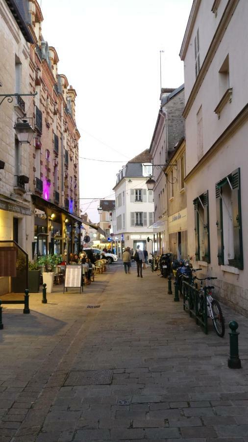 Studio Royal By Beds4Wanderlust - Place Du Marche Avec Parking Prive Fontainebleau Eksteriør bilde